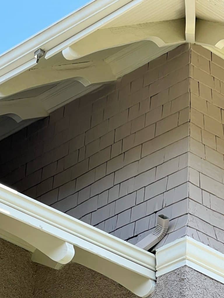 5 Signs that you need to replace your downspouts